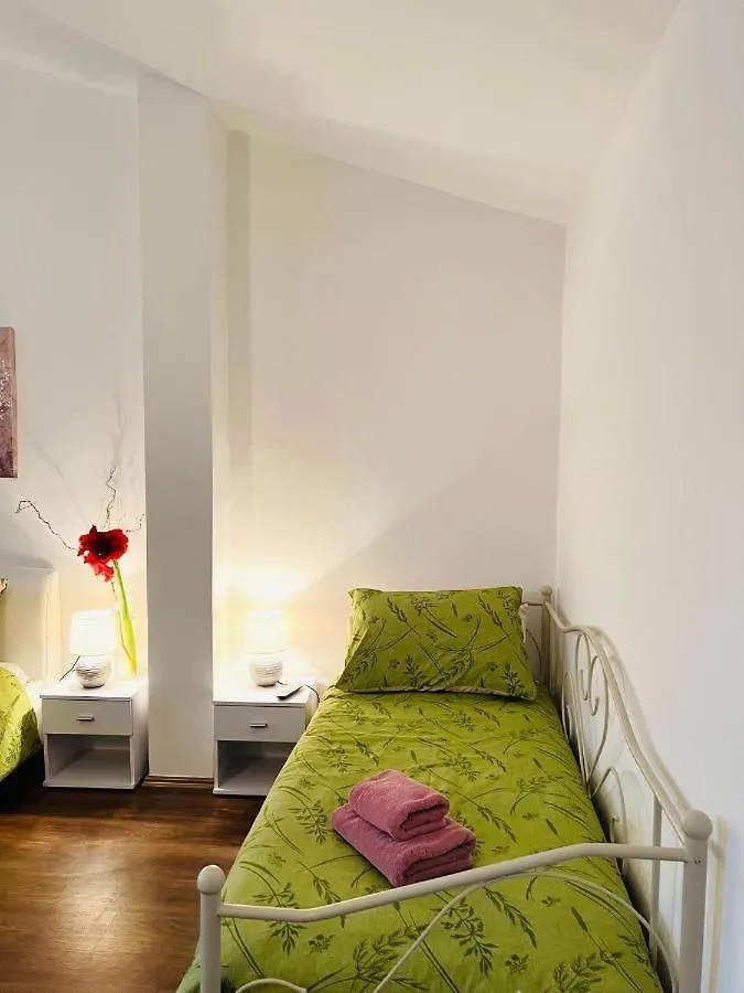 3 Holiday Apartments With Shared Pool, Peaceful Location Pula 0*,  Kroatië