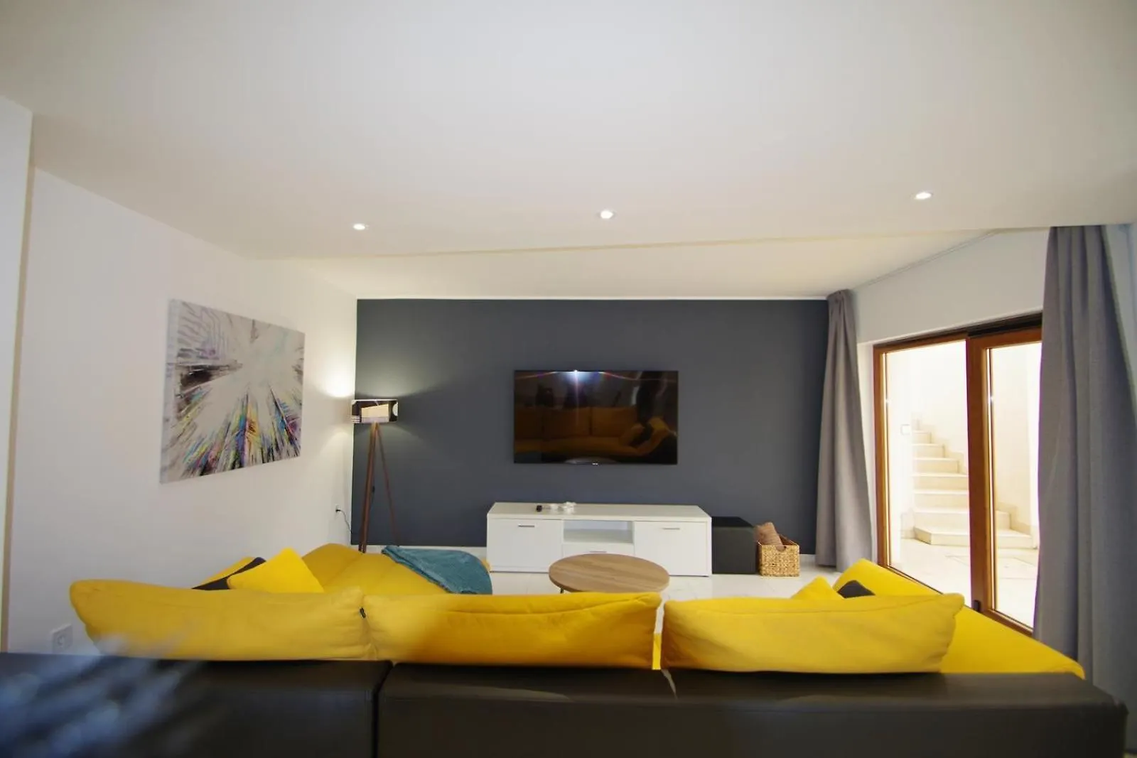 3 Holiday Apartments With Shared Pool, Peaceful Location Pula