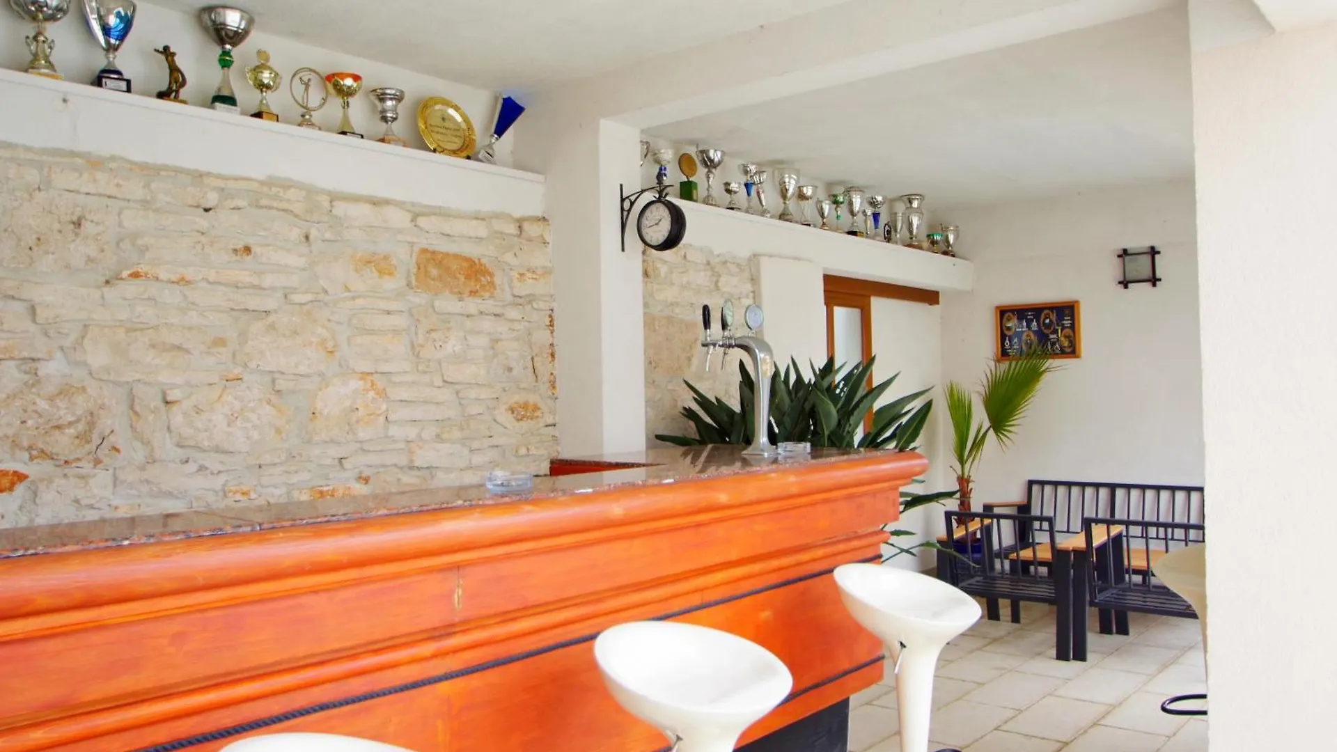 3 Holiday Apartments With Shared Pool, Peaceful Location Pula Kroatië