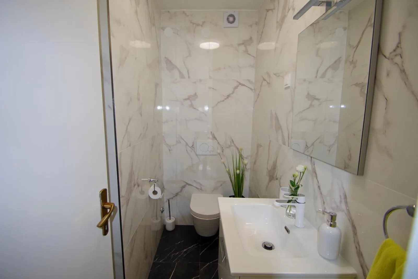 3 Holiday Apartments With Shared Pool, Peaceful Location Pula