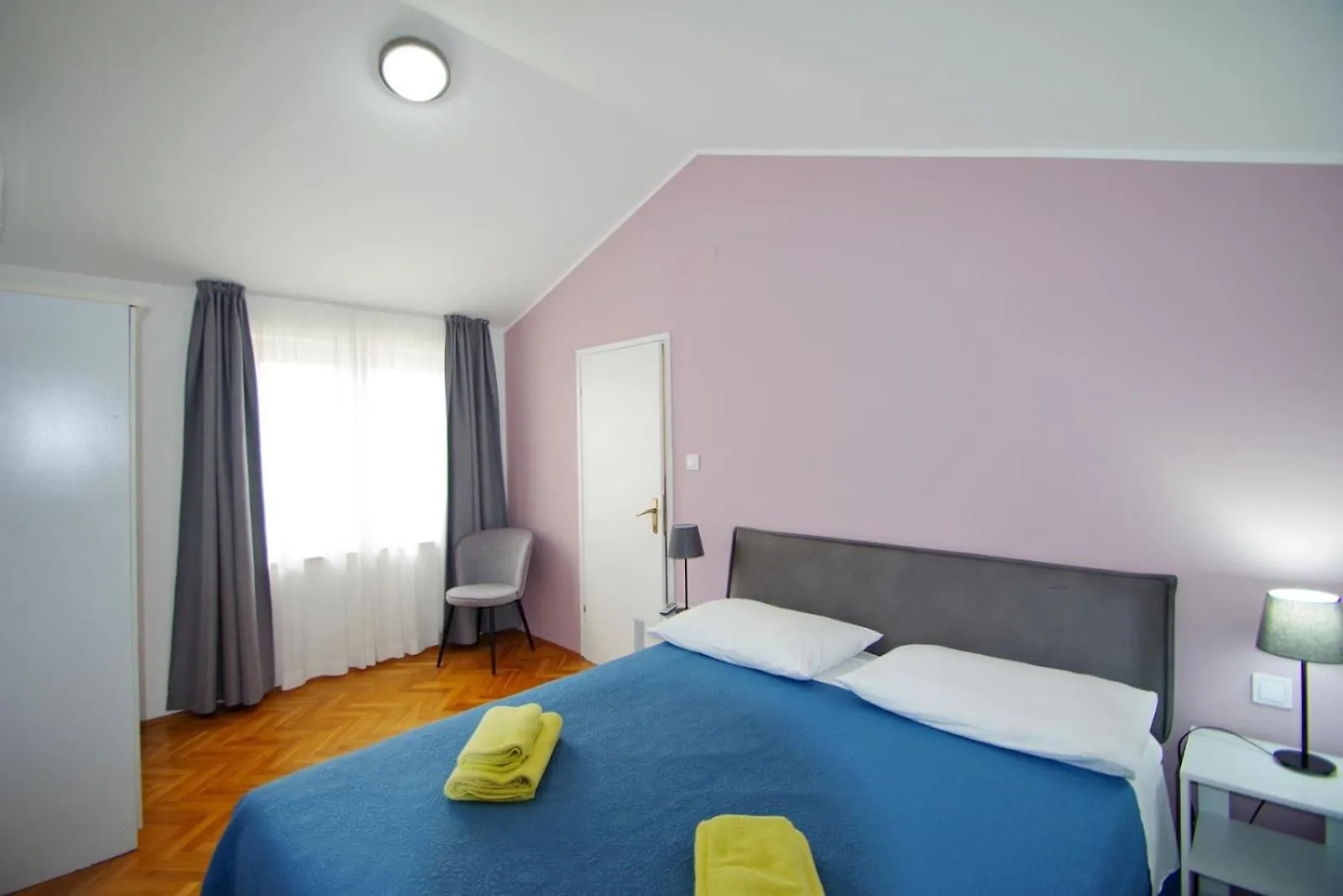 3 Holiday Apartments With Shared Pool, Peaceful Location Pula