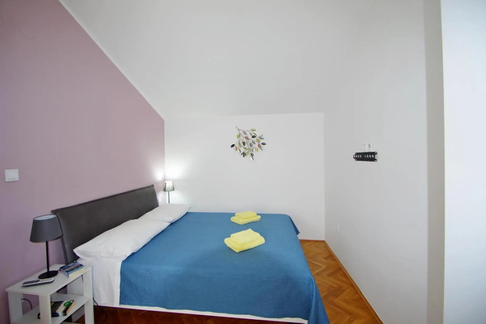 3 Holiday Apartments With Shared Pool, Peaceful Location Pula