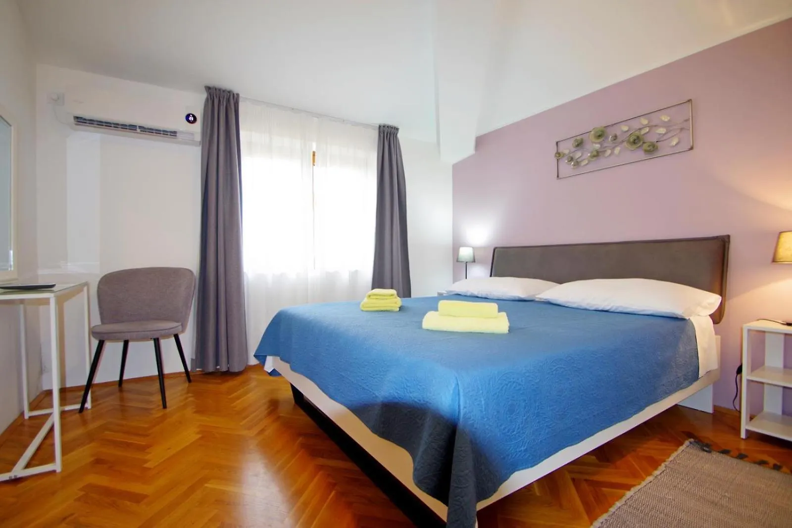 3 Holiday Apartments With Shared Pool, Peaceful Location Pula
