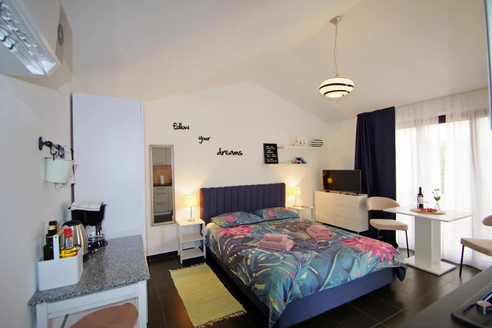 3 Holiday Apartments With Shared Pool, Peaceful Location Pula