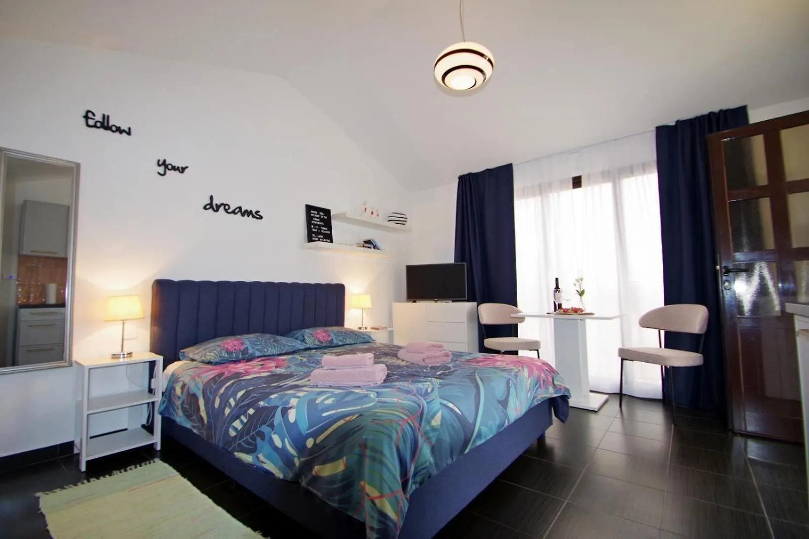 3 Holiday Apartments With Shared Pool, Peaceful Location Pula