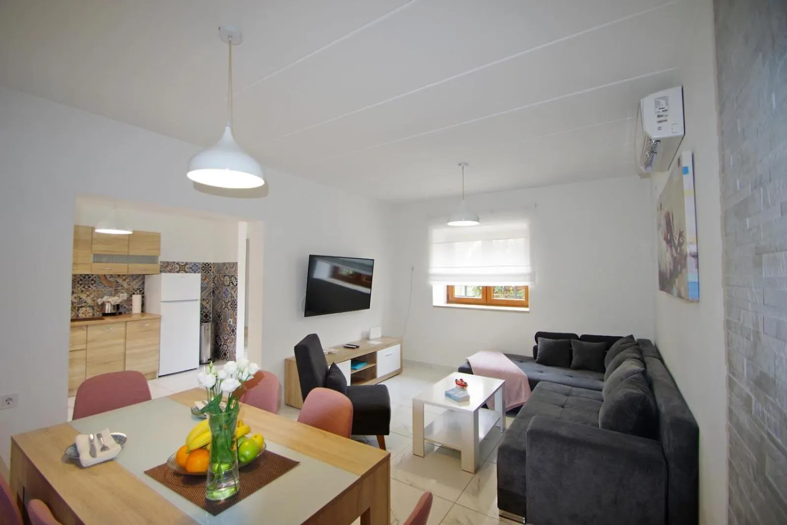 3 Holiday Apartments With Shared Pool, Peaceful Location Pula